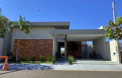 Imagem: A casa em condomínio possui 3 Dormitórios, 3 Banheiros, 2