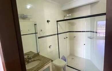 Imagem: A casa em condomínio possui 3 Dormitórios e está localizado