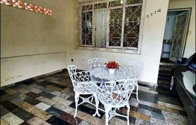 Imagem: A casa possui 3 Dormitórios, 3 Banheiros, 1 Vaga na garagem