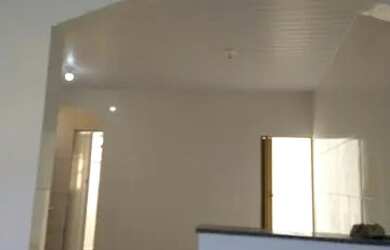 Imagem: A casa possui 2 Dormitórios, 1 Banheiro, 1 Vaga na garagem