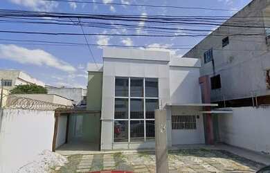 Imagem: O depósito possui 4 Vagas na garagem, 300m² de Área e está