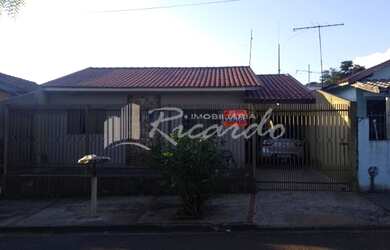 Imagem: A casa possui 2 Dormitórios, 1 Banheiro, 1 Vaga na garagem