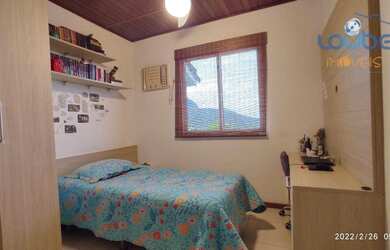 Imagem: A casa possui 3 Dormitórios, 2 Banheiros, 3 Vagas na garagem