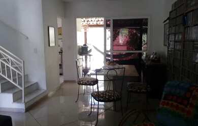 Imagem: A casa em condomínio possui 3 Dormitórios, 2 Banheiros, 2