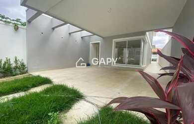 Imagem: A casa em condomínio possui 4 Dormitórios, 4 Banheiros, 2