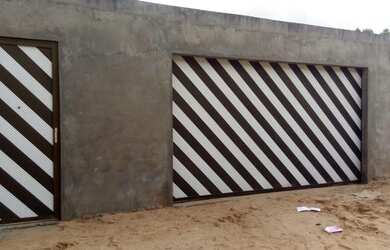 Imagem: A casa possui 2 Dormitórios, 2 Banheiros, 1 Vaga na garagem