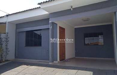 Imagem: A casa possui 3 Dormitórios, 2 Banheiros, 3 Vagas na garagem