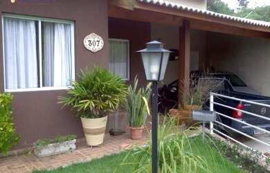 Imagem: A casa em condomínio possui 4 Dormitórios, 3 Banheiros, 2