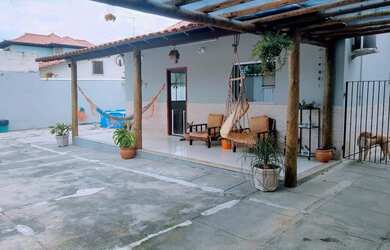 Imagem: A casa possui 2 Dormitórios, 1 Banheiro, 3 Vagas na garagem