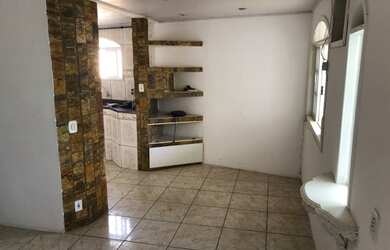 Imagem: A casa possui 2 Dormitórios, 2 Banheiros, 2 Vagas na garagem