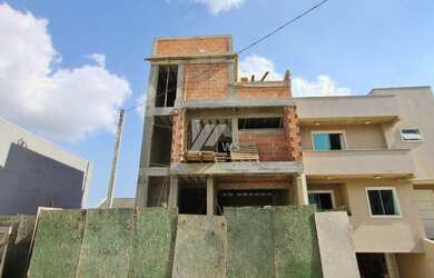 Imagem: A casa em condomínio possui 3 Dormitórios, 3 Banheiros, 2