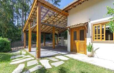 Imagem: A casa em condomínio possui 3 Dormitórios, 3 Banheiros, 2