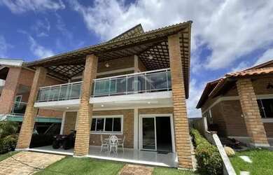 Imagem: A casa em condomínio possui 4 Dormitórios, 5 Banheiros, 2