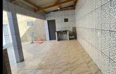 Imagem: A casa possui 3 Dormitórios, 2 Banheiros, 2 Vagas na garagem