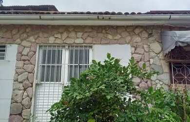 Imagem: A casa possui 1 Dormitório, 1 Banheiro, 1 Vaga na garagem e