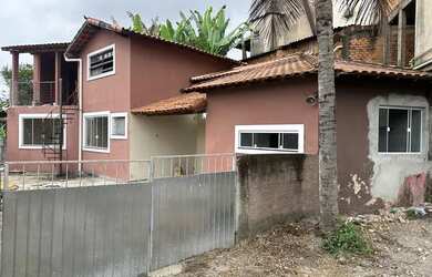 Imagem: A casa possui 2 Dormitórios, 2 Banheiros e 1 Vaga na garagem