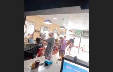 Imagem 4: PASSO BARBEARIA. 80m² de Áreae2 Vagas na garagem