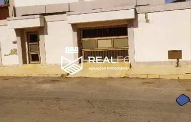 Imagem: A casa possui 1 Dormitório, 1 Banheiro, 1 Vaga na garagem