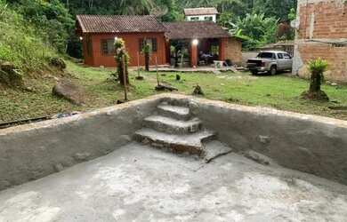 Imagem 2: vendo belíssimo chalé entre montanha e a praia