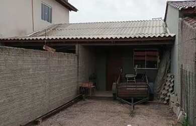 Imagem: A casa possui 2 Dormitórios, 2 Banheiros, 1 Vaga na garagem