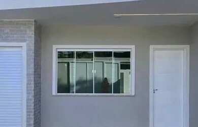 Imagem: A casa possui 3 Dormitórios, 2 Banheiros, 3 Vagas na garagem