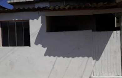 Imagem: A casa possui 2 Dormitórios, 1 Banheiro e está localizado