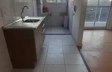 Imagem: O apartamento possui 2 Dormitórios, 1 Banheiro, 1 Vaga na garagem