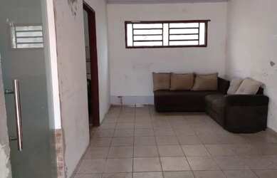 Imagem: A casa possui 3 Dormitórios, 4 Banheiros, 3 Vagas na garagem