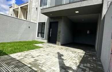 Imagem: A casa possui 3 Dormitórios, 2 Banheiros, 2 Vagas na garagem