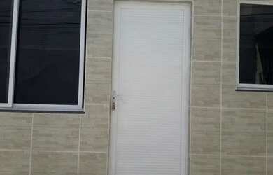 Imagem: A casa possui 1 Dormitório, 1 Banheiro, 1 Vaga na garagem