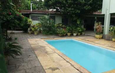 Imagem: A casa em condomínio possui 4 Dormitórios, 5 Banheiros, 5