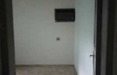 Imagem: A casa possui 1 Dormitório, 1 Banheiro e está localizado