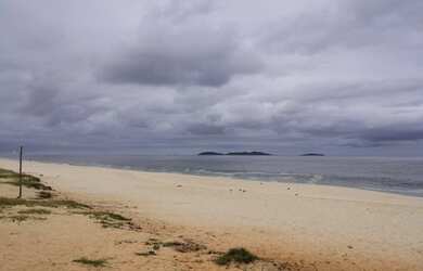 Imagem: A casa possui 3 Dormitórios, 3 Banheiros, 2 Vagas na garagem