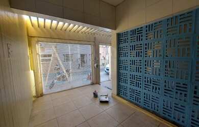 Imagem: A casa possui 4 Dormitórios, 2 Banheiros, 1 Vaga na garagem