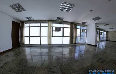 Imagem: O depósito possui 2 Vagas na garagem, 133m² de Área e está