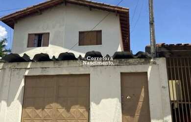 Imagem: A casa possui 3 Dormitórios, 2 Banheiros, 1 Vaga na garagem