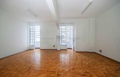 Imagem: O depósito possui 214m² de Área e está localizado em Centro