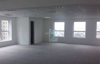 Imagem: O depósito possui 5 Vagas na garagem, 252m² de Área e está