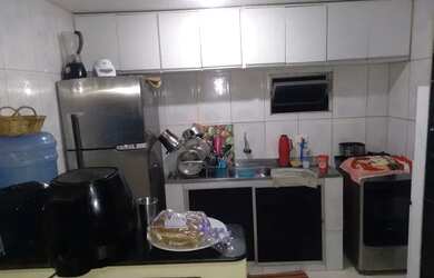 Imagem: A casa possui 2 Dormitórios, 1 Banheiro, 1 Vaga na garagem