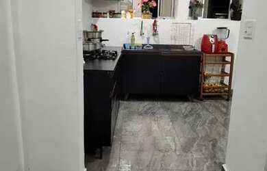 Imagem: A casa possui 4 Dormitórios, 2 Banheiros, 2 Vagas na garagem