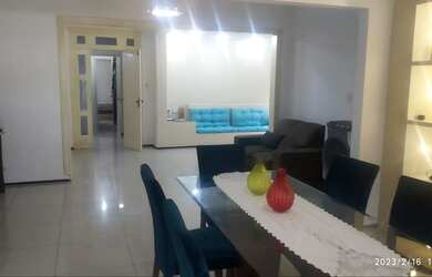 Imagem: A casa possui 3 Dormitórios, 3 Banheiros, 2 Vagas na garagem