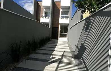 Imagem: A casa possui 2 Dormitórios, 3 Banheiros, 2 Vagas na garagem