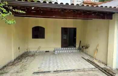 Imagem: A casa possui 2 Dormitórios, 1 Banheiro, 3 Vagas na garagem