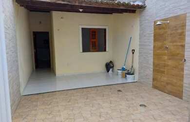 Imagem: A casa possui 2 Dormitórios, 1 Banheiro, 1 Vaga na garagem