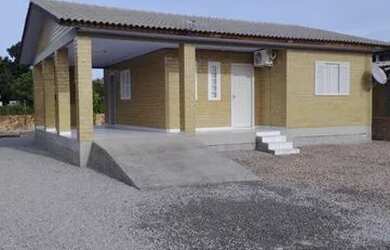 Imagem: A casa possui 2 Dormitórios, 1 Banheiro, 1 Vaga na garagem