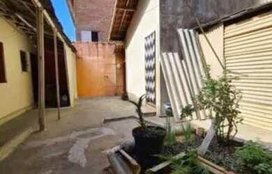 Imagem: A casa possui 3 Dormitórios, 2 Banheiros, 90m² de Área e