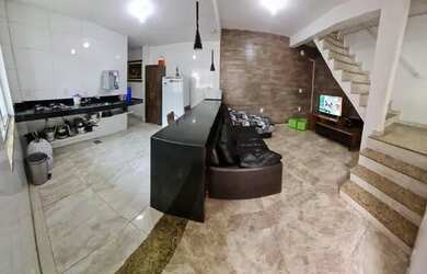 Imagem: A casa possui 3 Dormitórios, 4 Vagas na garagem e está localizado