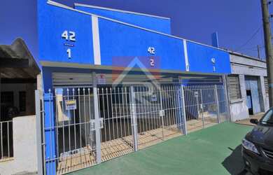 Imagem: A casa possui 3 Dormitórios, 1 Banheiro, 1 Vaga na garagem