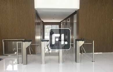 Imagem: O depósito possui 3 Vagas na garagem, 240m² de Área e está