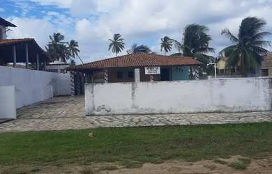 Imagem 2: Casa. Piscina, Churrasqueira, 4 Vagas na garageme3 Dormitórios